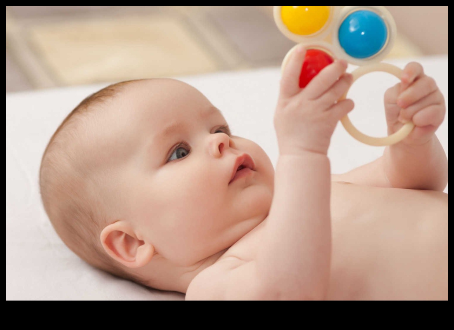 רעשנים קורנים: צעצועים מרתקים לבריאותו הקוגניטיבית של התינוק