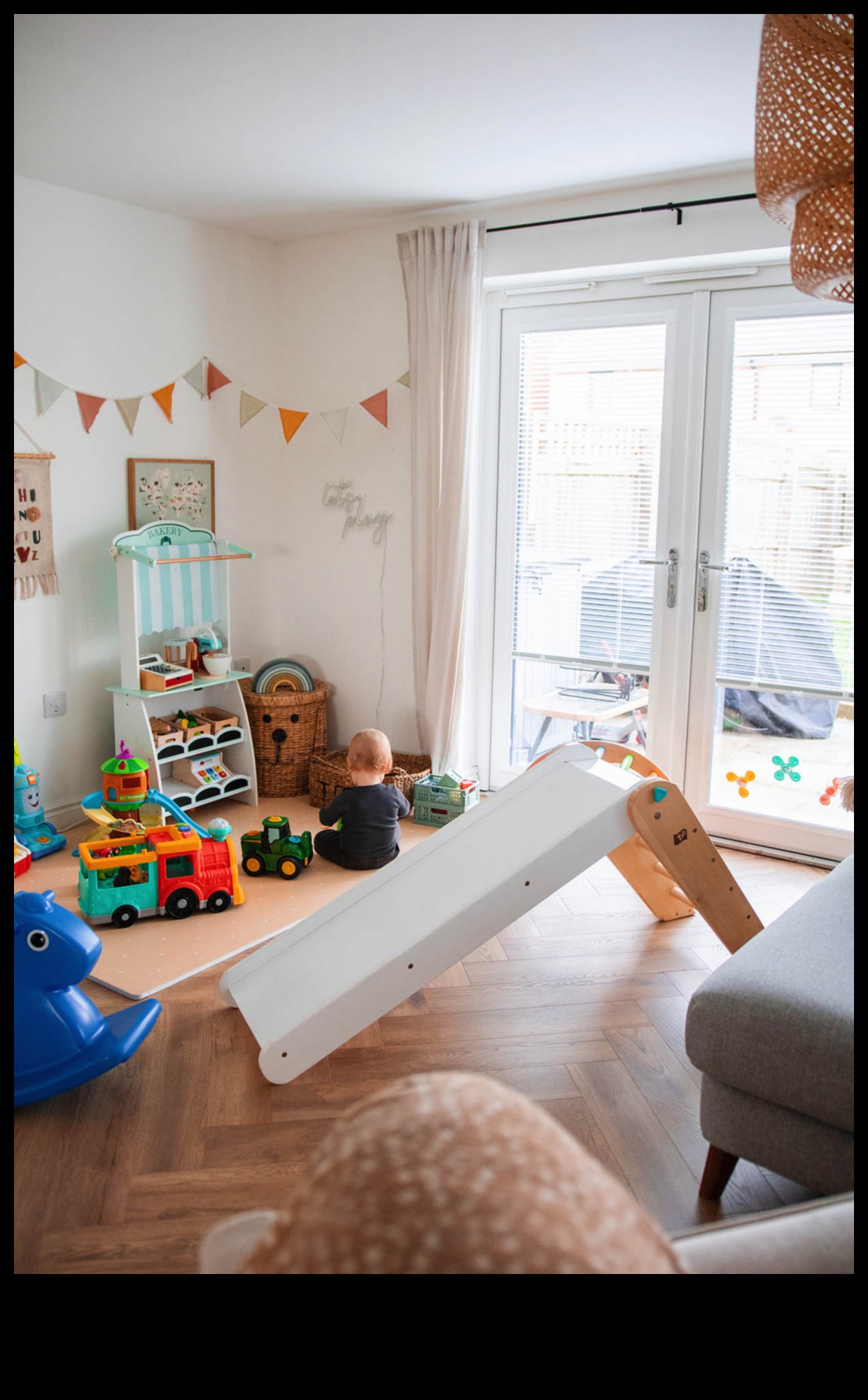 אושר משחקי זמן: צעצועים קסומים לכל שלב בילדות