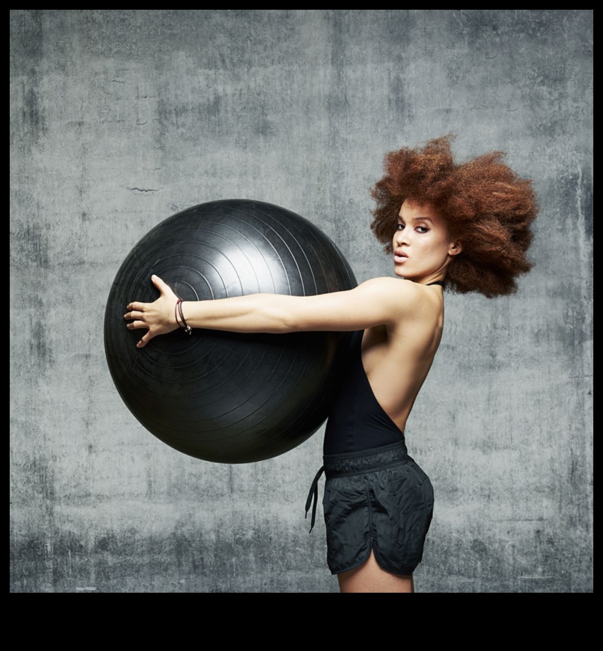 אוהדי כושר: ציוד אימון לחוגג יום הולדת פעיל