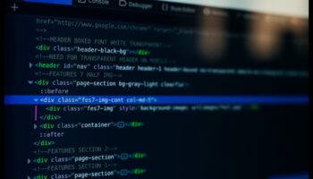 סימפוניית הענן: הרמוניזציה של חזון אמנותי ודיוק טכני