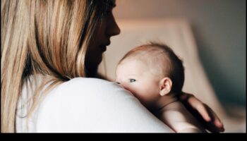 ערש הטיפול: גישות הוליסטיות לבריאות התינוק